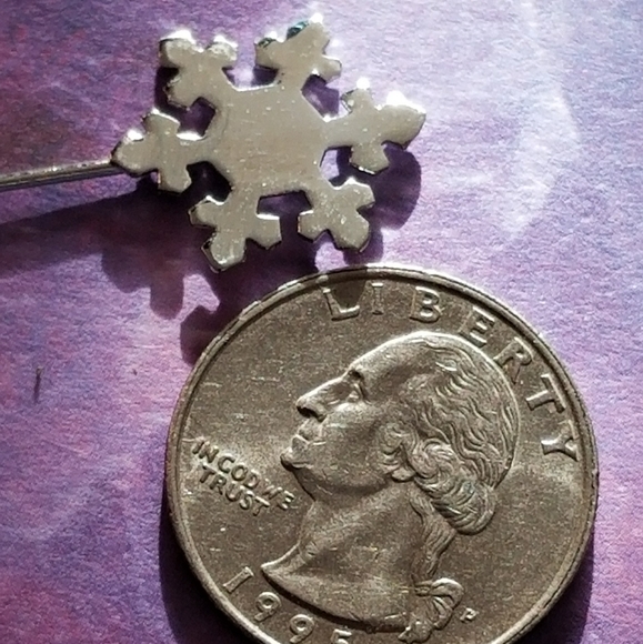 Relisted - Vintage snowflake stick pin silver tone holiday - Picture 4 of 8